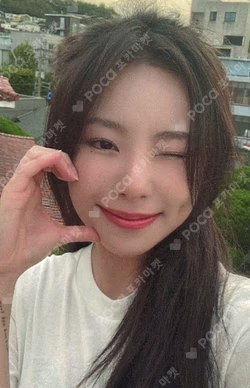 Whee In 2025 SEASON'S GREETINGS [Whee In's Either Side] EVERLINE