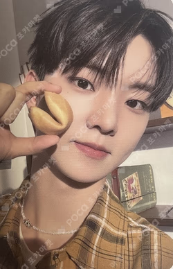 LUCKY LITTLE THINGS Q photocard image
