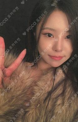 Whee In 2025 SEASON'S GREETINGS [Whee In's Either Side] SOUND WAVE Whee In photocard image