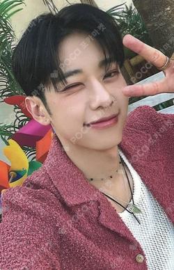 2025 AB6IX SEASON'S GREETINGS  'eat, drink, and BE MERRY' KIM DONG HYUN photocard image