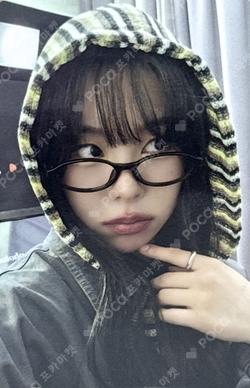 WHEE IN BIRTHDAY CAFE NAVIDABANG POSTCARD & STAMP STICKER SET Whee In photocard image