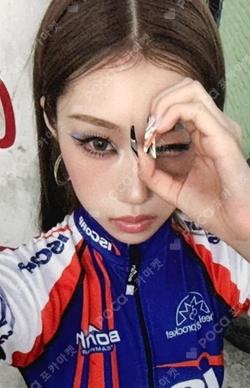 Not Just Pretty APPLEMUSIC Choi Jung Eun photocard image