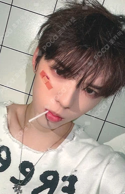 Imagen de la photocard de BRIAN de AMPERSANDONE