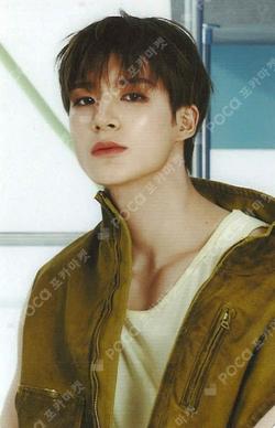 DREAMSCAPE POP-UP with LINE FRIENDS CLIMBING KEYRING JENO photocard image