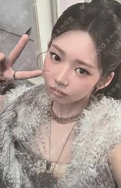 WE GO UP GO Ver. RORA photocard image