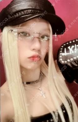 We are APPLEMUSIC YUQI photocard image