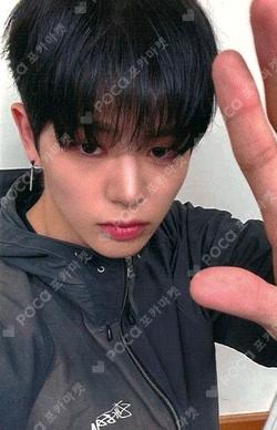 HOT MESS JUMP UP MUNJUNGHYUN photocard image