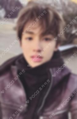 COLOR OUTSIDE THE LINES WEVERSE LUCKY DRAW SEONG HYEON photocard image