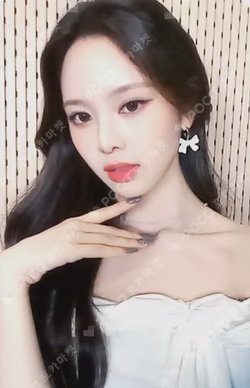 Not Just Pretty POSTERBOOK Ver. WHOSFAN LUCKY DRAW Bang Jee Min photocard image