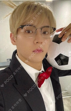 HOOK APPLEMUSIC LEE MINHYUK photocard image