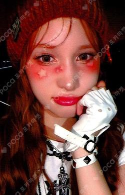 BUBBLE GUM JUMP UP HUENING BAHIYYIH photocard image