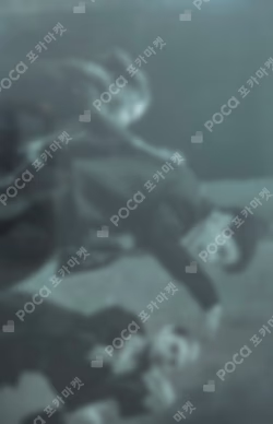 GOLDEN : The Moments PHOTO CARD SET JUNGKOOK photocard image