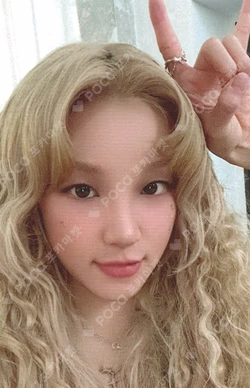 i-dle We are POP-UP minini We are PHOTO CARD HOLDER PLUSH KEYRING YUQI photocard image