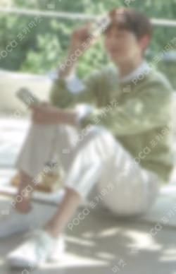 MAEIL HWANG MIN HYUN photocard image