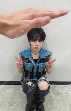 Electric Heart : Born to Glow DEAR MY MUSE YUN GYU photocard image