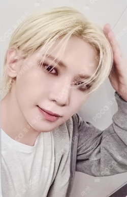 ATEEZ 7TH ANNIVERSARY OFFICIAL POP-UP '8ROOM' RANDOM PHOTOCARD PACK ver.A