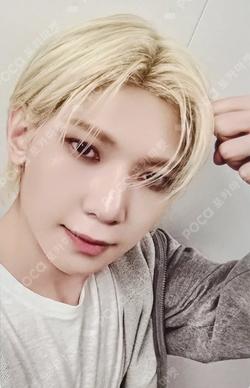 ATEEZ 7TH ANNIVERSARY OFFICIAL POP-UP '8ROOM' RANDOM PHOTOCARD PACK ver.A YEOSANG photocard image