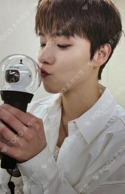 OFFICIAL LIGHT STICK YONGHOON photocard image