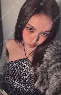 WE GO UP POP-UP STORE REWARD CHIQUITA photocard image