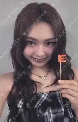 WE GO UP POP-UP STORE ALBUM PURCHASE BENEFITS CHIQUITA photocard image