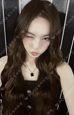 WE GO UP OLIVE YOUNG CHIQUITA photocard image