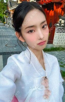 DANCING ALONE SOUND WAVE LEESOL photocard image