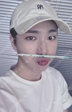 LOVE ME LIKE JUMP UP KEVIN photocard image