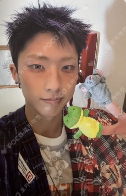 EX Barnes & Noble Exclusive JIUNG photocard image