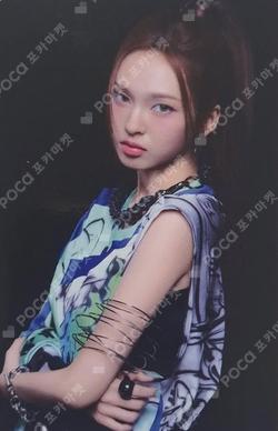 WE GO UP WEVERSE CHIQUITA photocard image