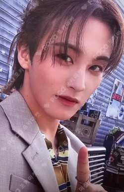 DREAMSCAPE Target Exclusive MARK photocard image