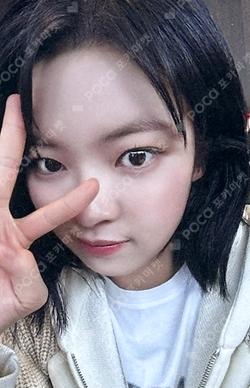 ONE IN A MILL10N JEONGYEON photocard image