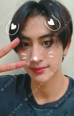 YOUNI-T JUMP UP HYUNGSEOK photocard image