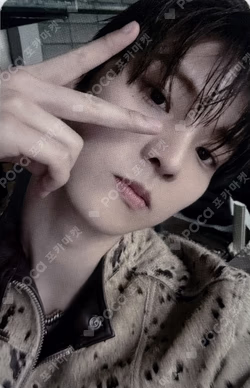 a;effect Whoop Japan Store Q photocard image