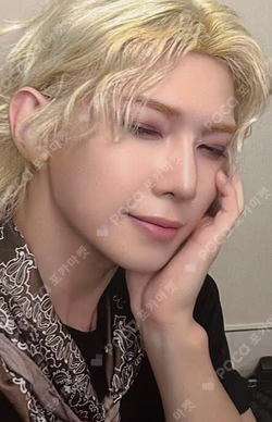 ATEEZ 7TH ANNIVERSARY OFFICIAL POP-UP '8ROOM' RANDOM PHOTOCARD PACK ver.B YEOSANG photocard image