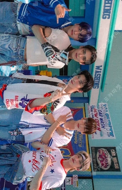 FANTASY POP-UP STORE MINI CD KEYRING BURN VER. Unit photocard image