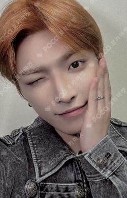 ATEEZ 7TH ANNIVERSARY OFFICIAL POP-UP '8ROOM' RANDOM PHOTOCARD PACK ver.B HONGJOONG photocard image