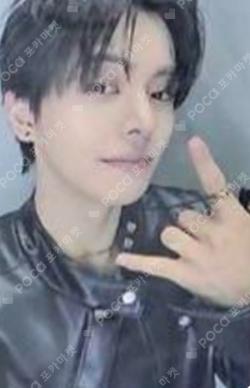 BOYS II PLANETArchive Exhibition ‘AFTER, JOURNEY’ HOLDER & PHOTOCARD SET LEO photocard image