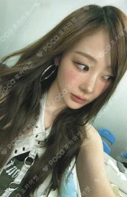 Rich Man WEVERSE JAPAN LUCKY DRAW GISELLE photocard image