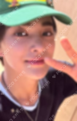 COLOR OUTSIDE THE LINES Barnes & Noble Exclusive KEONHO photocard image