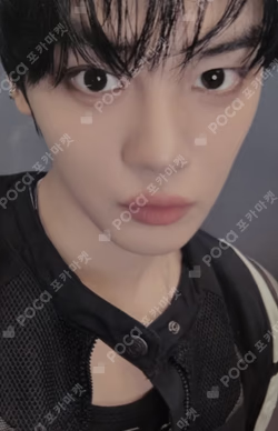 ICONIK CD SHOP LUCKY DRAW KIM GYUVIN photocard image