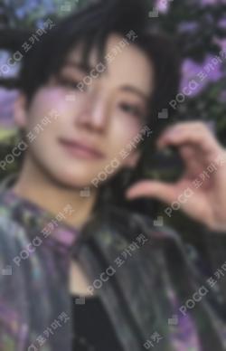 Back to Life ROAR ver. WEVERSE YUMA photocard image