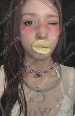 BUBBLE GUM 7-ELEVEN HUENING BAHIYYIH photocard image