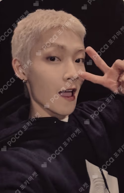 Unexpected YIZHIYU KEVIN photocard image