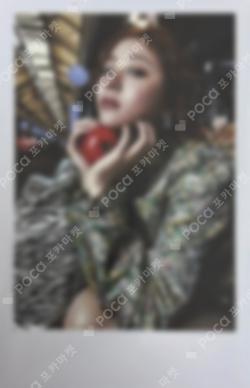 LE SSERAFIM HUH YUNJIN photocard image