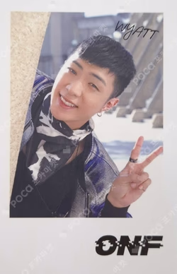 GO LIVE POLAROID SET