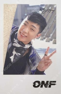 GO LIVE POLAROID SET WYATT photocard image