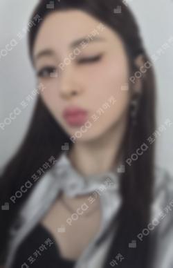 LE SSERAFIM HUH YUNJIN photocard image
