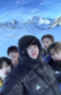 COLOR OUTSIDE THE LINES YouTube GIFT Unit photocard image