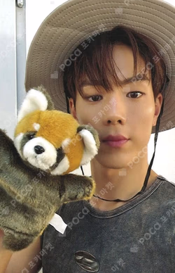 THE X APPLEMUSIC SHOWNU photocard image