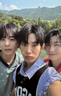 WHO WE ARE JEWEL Ver. Unit photocard image